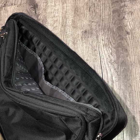 Gnarly Fish 15.6 inch Laptop Messenger Bag - Picture 3 of 5